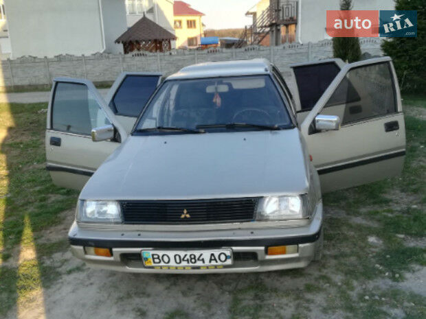 Мицубиси Лансер 1990 года Mitsubishi Lancer 1990 года