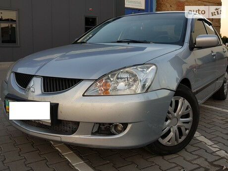 Мицубиси Лансер 2004 року Mitsubishi Lancer 2004 року
