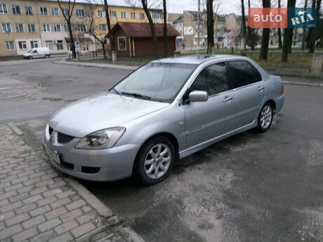 Мицубиси Лансер 2004 року Mitsubishi Lancer 2004 року