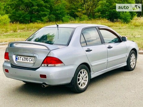 Мицубиси Лансер 2005 року Mitsubishi Lancer 2005 року