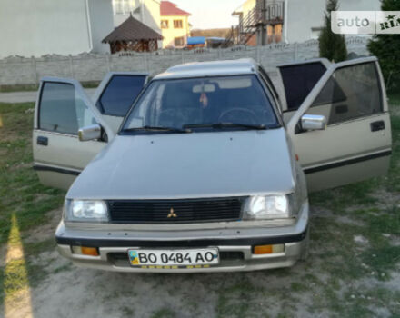 Mitsubishi Lancer 1990 року