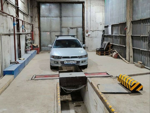 Mitsubishi Legnum 2000 року