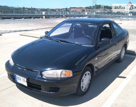 Mitsubishi Mirage 2000 року