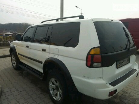 Mitsubishi Montero 2001 року