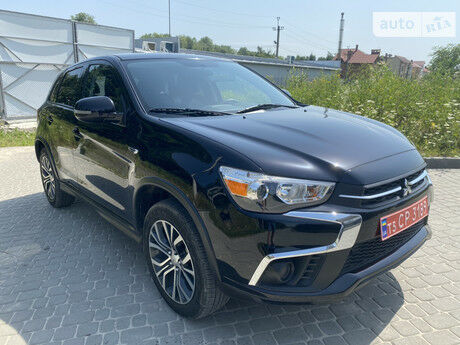 Mitsubishi Outlander Sport 2017 года