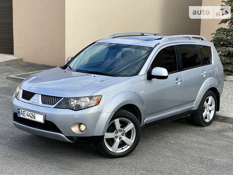 Mitsubishi Outlander XL 2009 года