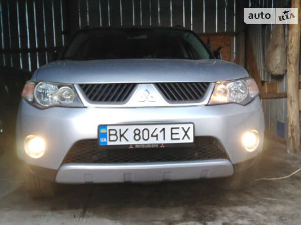 Mitsubishi Outlander XL 2008 года