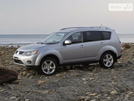 Мицубиси Аутлендер ХЛ 2012 року Mitsubishi Outlander XL 2012 року