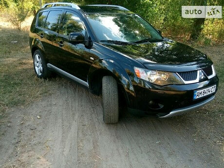 Mitsubishi Outlander XL 2009 года