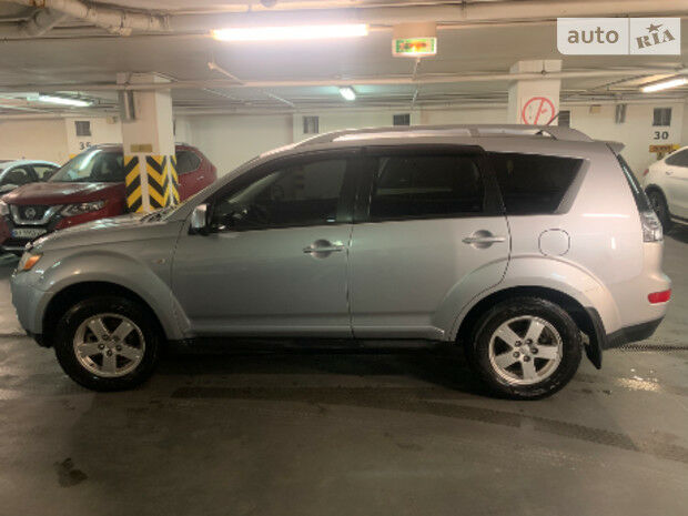 Mitsubishi Outlander XL 2009 года