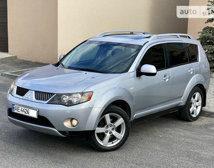 Mitsubishi Outlander XL 2009 года