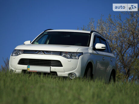 Mitsubishi Outlander 2013 года