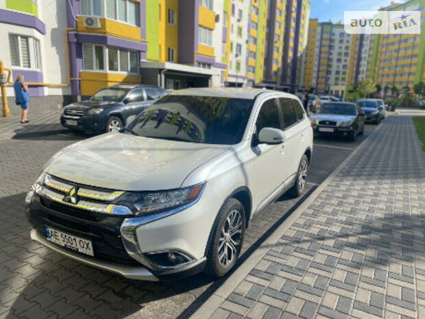 Mitsubishi Outlander 2017 года