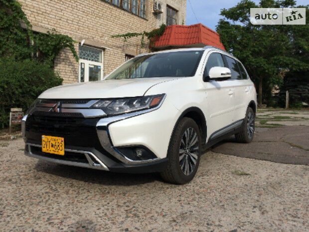 Mitsubishi Outlander 2018 року