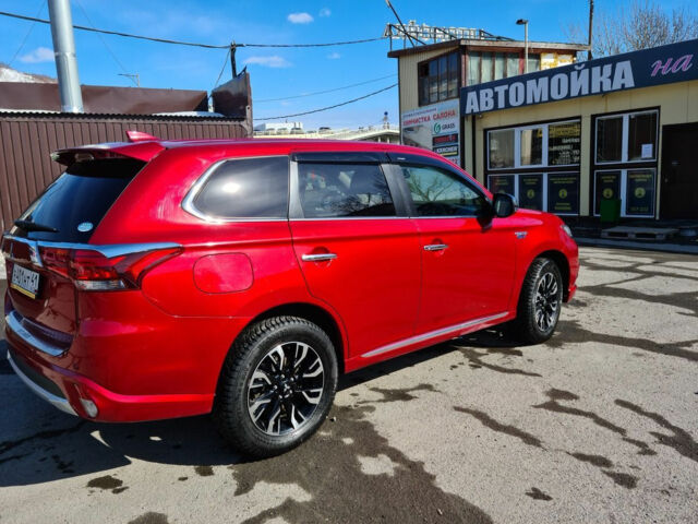 Mitsubishi Outlander 2016 року