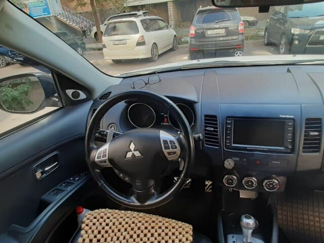 Mitsubishi Outlander 2011 года