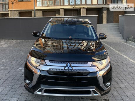 Mitsubishi Outlander 2020 года