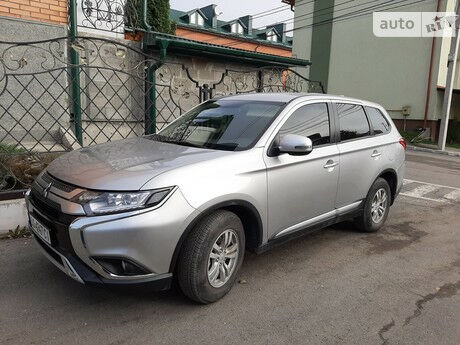 Mitsubishi Outlander 2020 года