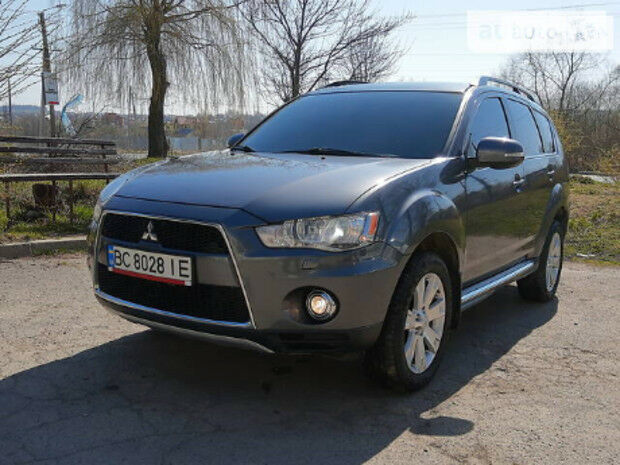 Mitsubishi Outlander 2012 года