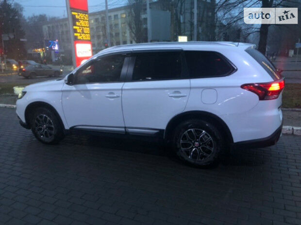 Mitsubishi Outlander 2016 года