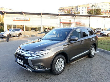 Mitsubishi Outlander 2018 года