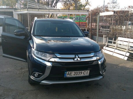 Mitsubishi Outlander 2017 року