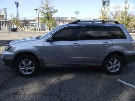 Mitsubishi Outlander 2003 года