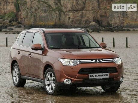 Мицубиси Аутлендер 2016 року Mitsubishi Outlander 2016 року