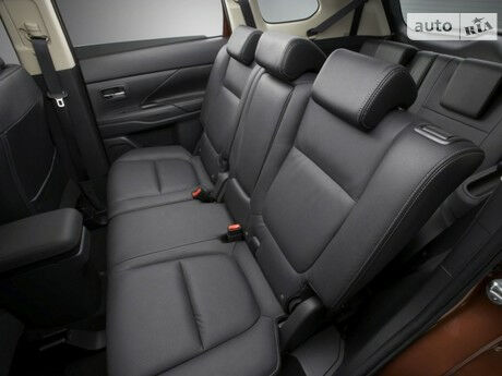 Мицубиси Аутлендер 2005 року Mitsubishi Outlander 2005 року