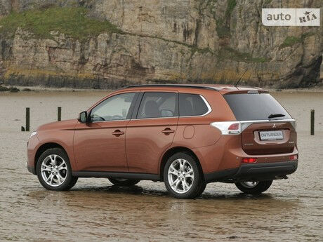 Мицубиси Аутлендер 2003 года Mitsubishi Outlander 2003 года