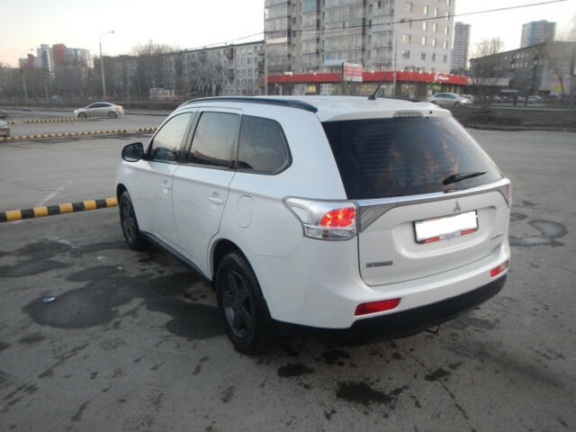 Mitsubishi Outlander 2013 года