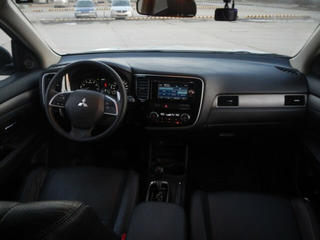 Mitsubishi Outlander 2013 року