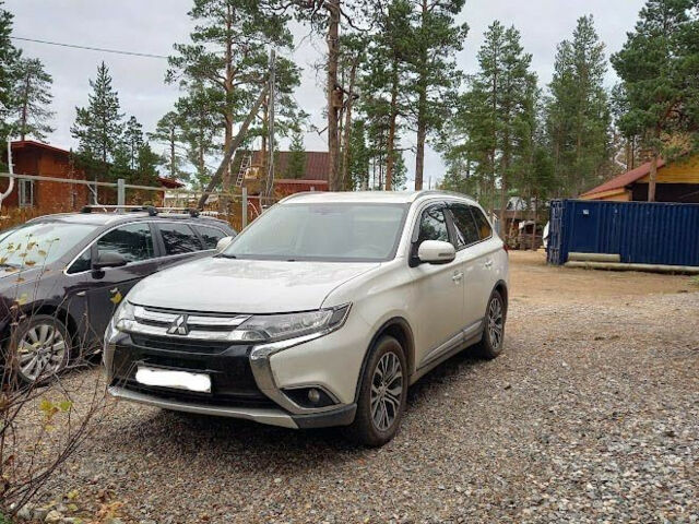Mitsubishi Outlander 2018 року
