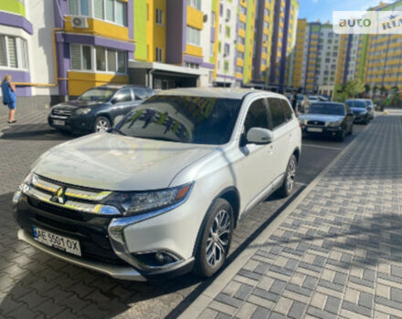 Фото на отзыв с оценкой 4.6 о Mitsubishi Outlander 2017 году выпуска от автора "Андрей" с текстом: Просторный, практичный, высокий и в то же время за рулём как легковой авто. 2.4 надежный двигател...