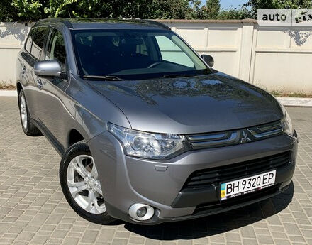 Mitsubishi Outlander 2013 року