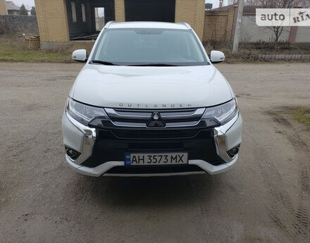 Mitsubishi Outlander 2018 року