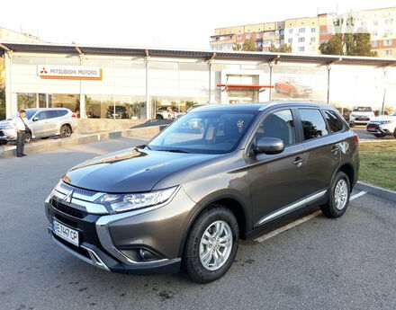 Mitsubishi Outlander 2018 року