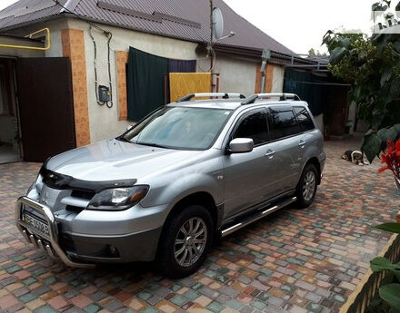 Mitsubishi Outlander 2004 року