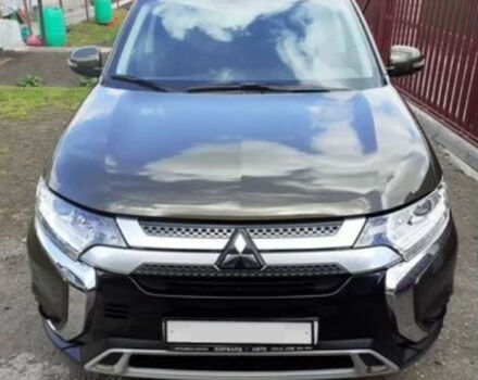 Mitsubishi Outlander 2020 року