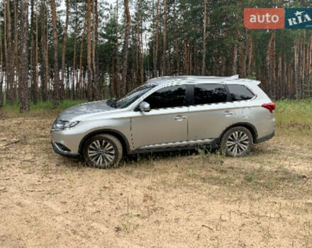 Mitsubishi Outlander 2019 року