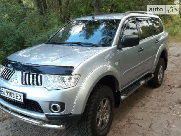 Mitsubishi Pajero Sport 2012 року