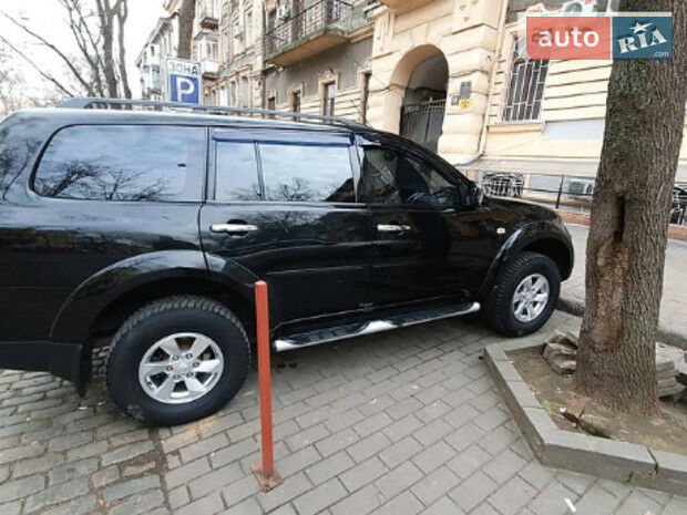 Mitsubishi Pajero Sport 2011 року