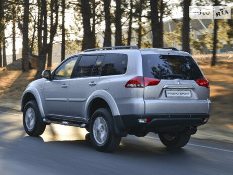 Mitsubishi Pajero Sport 2011 года