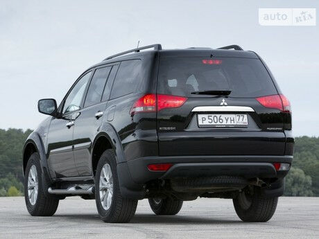 Mitsubishi Pajero Sport 2013 года