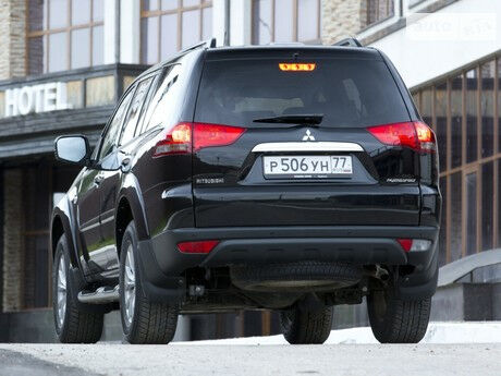 Мицубиси Паджеро Спорт 2006 року Mitsubishi Pajero Sport 2006 року