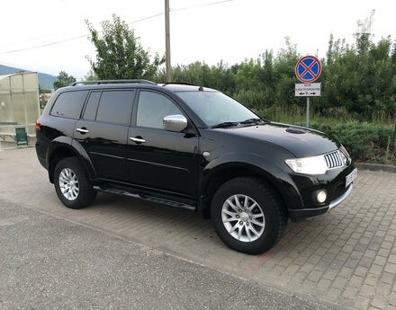 Фото на отзыв с оценкой 4.6 о Mitsubishi Pajero Sport 2012 году выпуска от автора "Дмитрий" с текстом: Здравствуйте. Машиной доволен. Как говорится, едет везде от слова вездеход. Пришлось делать шумку...