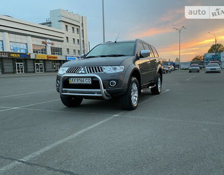 Фото на відгук з оцінкою 4   про авто Mitsubishi Pajero Sport 2012 року випуску від автора “Гоменський” з текстом: Машина практична зимою, коли є багато снігу. Розхід дизеля 10 л підвіска 106 тисяч, ще нічого не ...