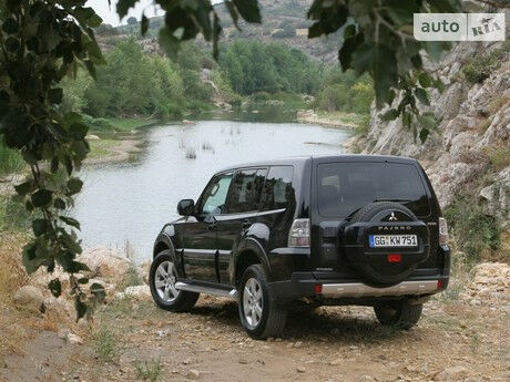 Мицубиси Паджеро Вагон 2009 года Mitsubishi Pajero Wagon 2009 года
