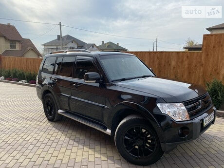 Мицубиси Паджеро 2007 року Mitsubishi Pajero 2007 року