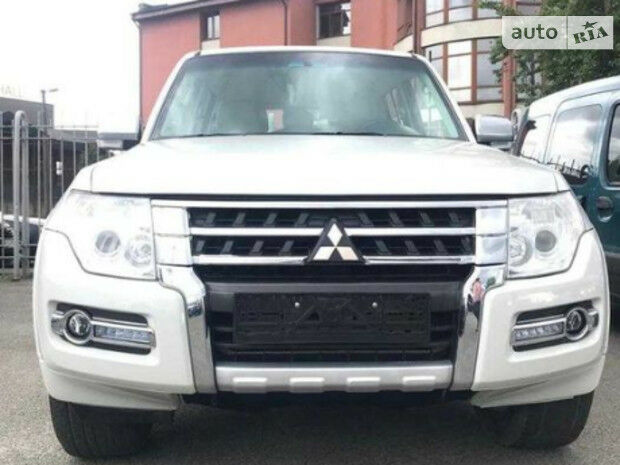 Mitsubishi Pajero 2016 года